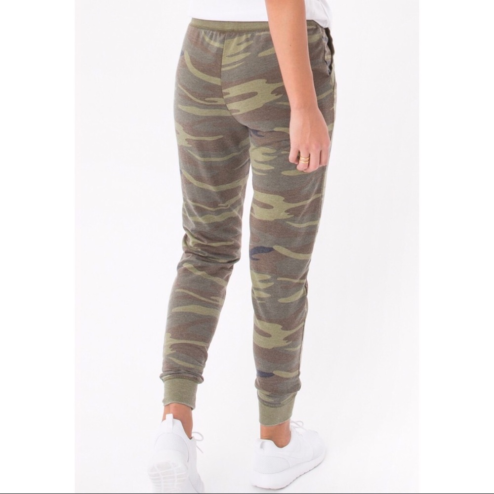 ✨SOLD OUT✨Z Supply Camo Jogger Pant - Picture 2 of 6